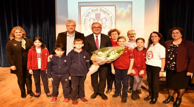 Narlıdere Belediyesi'nden deprem ve ilk yardım semineri 