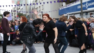 Karşıyaka Çarşı'da 'mor' yürüyüş