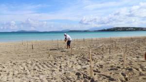 Ilıca Plajı'nda "Sosyal Mesafe Locası"