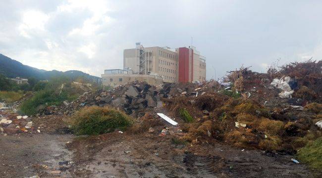 Kemalpaşa'da Hastane Manzaralı Çöplük!