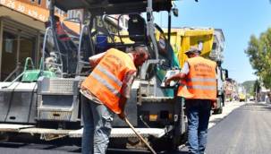 Bornova'da yollar yenileniyor