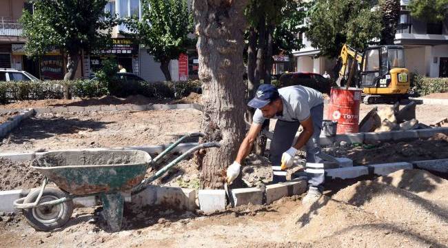 Karabağlar'da Park Yenilemeleri Hız Kesmiyor