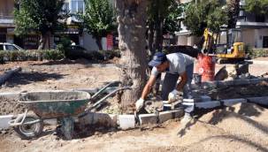 Karabağlar'da Park Yenilemeleri Hız Kesmiyor