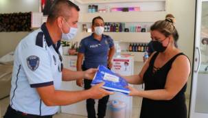 Çeşme Belediyesi'nden kuaför ve berberlere tek kullanımlık önlük ve havlu! 