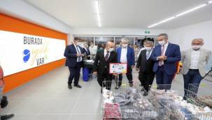 Gaziemir'de iyiliğin kapısı "Sosyal Market" açıldı