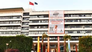 İzmir Büyükşehir Belediyesi'nden karekodlu dev pankart