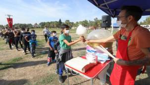 Buca Belediyesi'nden miniklere uçurtma sürprizi