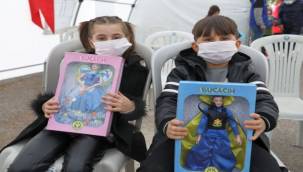 Başkan Kılıç'tan çocuklara moral turu: Doğum günü ve film gösterimi