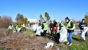Çiğli'de Bahar Temizliği Kıyı Şeridiyle Başladı