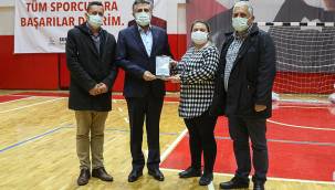 Depremde Hayatını Kaybeden Bayraklılı Futbolcu, 'Malik Tahirler' Anıldı