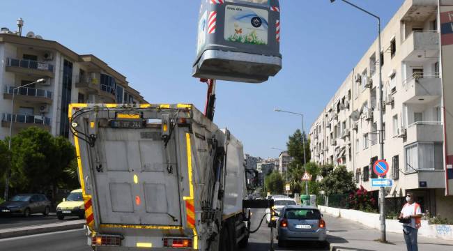 Karabağlar'da yeni çöp konteynerlerin dağıtımı sürüyor