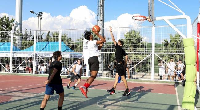 İzmirli basketbolcular Gaziemir'de ter döktü