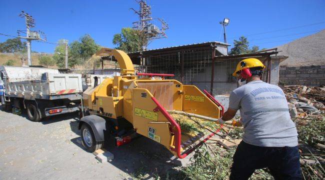 Karabağlar'a Dal Öğütme Makinesi De Kazandırıldı