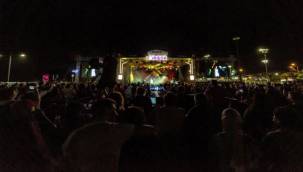 İzmir +1 Fest İkinci Gününde Göksel'i Ağırladı