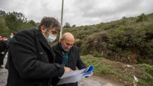 Başkan Soyer istinat duvarı çöken sitede inceleme yaptı