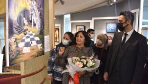 Eşine adadığı sergiyi Bornova'da açtı 