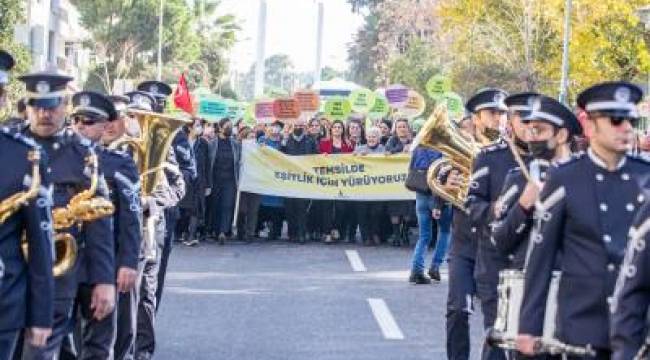 Soyer: "Cesur kadınlarsınız, yürüyün yanınızdayım"