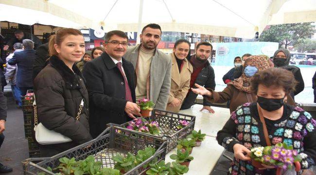 Başkan Çelik'ten Kadınlara 8 Mart Jesti