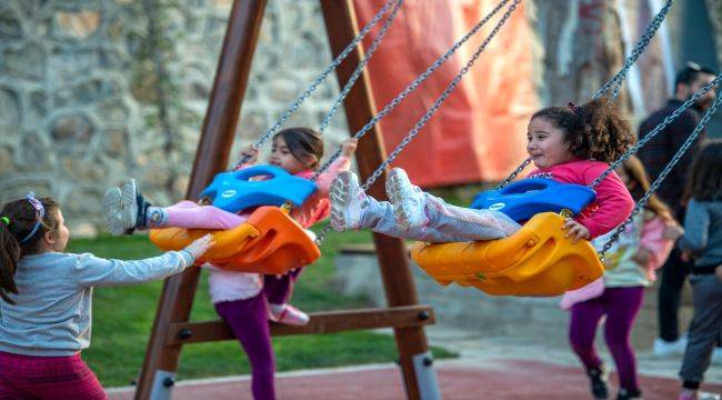 Atıl halde olan çocuk parkı artık eskisinden daha iyi