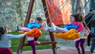Atıl halde olan çocuk parkı artık eskisinden daha iyi