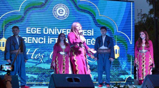 Ege Üniversitesi ve Kızılay iftar yemeği verdi