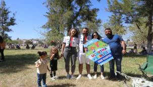 Geleneksel uçurtma şenliği ile gökyüzü şenlendi