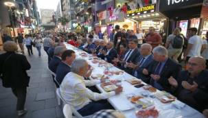Karşıyaka Çarşı'da 5 Bin Kişilik İftar