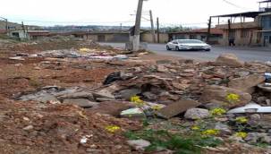  "30 yıldır çöp, çamur ve çukuru bitiremediler"