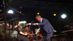  KARŞIYAKA SAHİLİNDE MÜZİK ŞÖLENİ