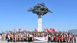 İzmir Demokrasi Üniversitesi'nden "Demokrasi Yürüyüşü"
