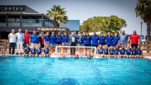 Başkan Soyer şampiyon sutopu takımını kutladı