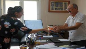 Hanımeli kadınları aşure dağıttı