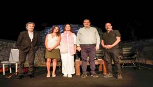 Yetişkin "Atatürk'ün Laik Değerleri Yıkılmayan Bir Duvar