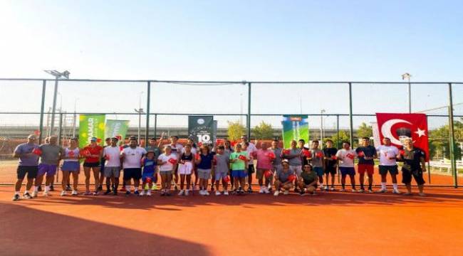 Çeşme'de Tenis Turnuvası Heyecanı