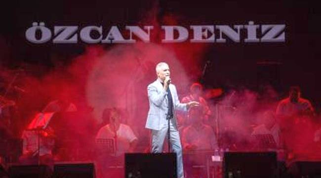 Çim Konserleri'nde Özcan Deniz rüzgarı