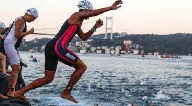 Triatlon Şampiyonlarına Ödüllerini Verdi