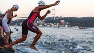 Triatlon Şampiyonlarına Ödüllerini Verdi