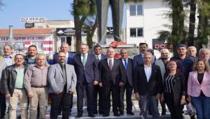 Ayvalıklı Muhtarlar Cumhuriyet Meydanı'nda Buluştu