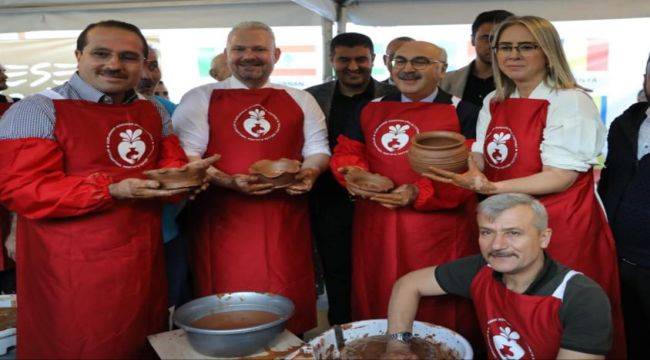 Dünya, Menemen Belediyesi 1. Uluslararası Çömlek Festivali'nde Buluştu