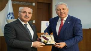 İzmir Valisi Yavuz Selim Köşger'in Başkanlığında Ege Üniversitesi Danışma Kurulu Toplandı