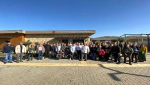 "EFES TARLASI YAŞAM KÖYÜ'NDE ÇİFTÇİ EĞİTİMLERİ BAŞLADI "