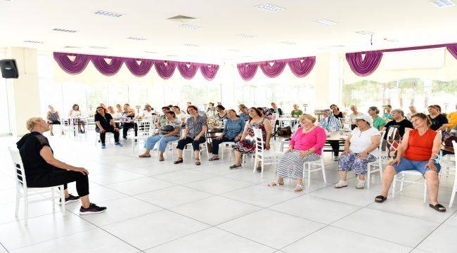 Çiğlili Kadınların Buluşma Adresi: Mor Akademi