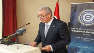  Prof. Dr. Mandal, Egeli öğrenci ve akademisyenlerle bir araya geldi