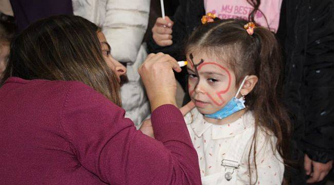 Aydın Büyükşehir Belediyesi Şehir Tiyatrosu Çocuklara Unutulmaz Bir Gün Yaşattı