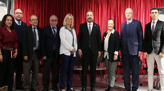 CHP İzmir İl Başkanı Aslanoğlu'ndan Gazetecilere Samimi Cevaplar 