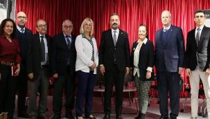 CHP İzmir İl Başkanı Aslanoğlu'ndan Gazetecilere Samimi Cevaplar 