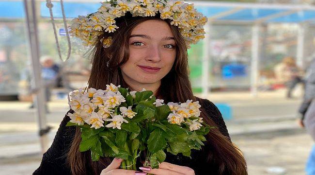 Kokuyu Duyan Karaburun'a Akın Etti