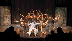 Şehir Tiyatroları Buluşması 4 bin tiyatroseveri ağırladı