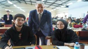 Zengin koleksiyonuyla araştırmacıların gözdesi: EÜ Merkez Kütüphanesi