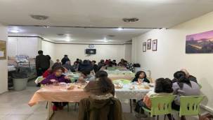 İzmir'e gelen depremzedelere Büyükşehir'den uzanan yardım eli